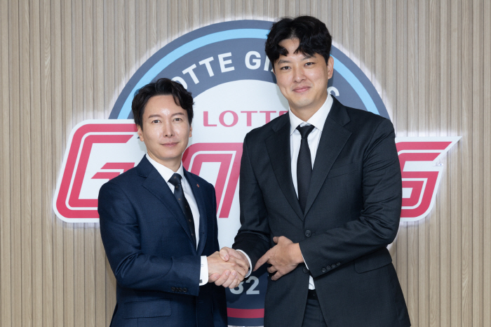 Back to the beginning! Kim Won-joong with a haircut, stamping for 5.4 billion won for four years! Lotte One Club Man 'History' 