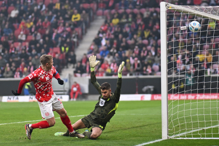 He's Korean again. Dortmund's phobia...'Lee Jae-sung's first goal  induction of withdrawal' 1-3 crushing defeat to Mainz