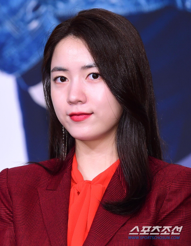 Hwayoung Refutes Kim Kwang-soo's Remarks on 'Bullying Scandal'