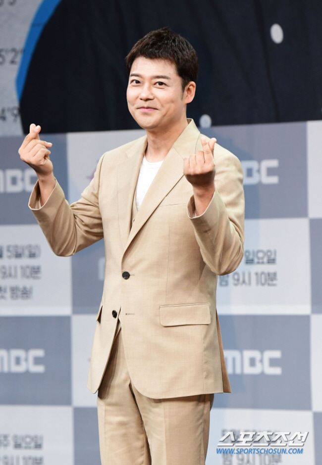 Junn Hyun-moo Chosen as Ideal Type by KBS Announcers