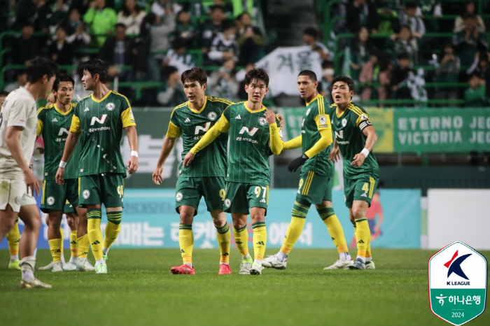 'Kim Jin-gyu, Kwon Chang-hoon, Lee Seung-woo's consecutive goals' Jeonbuk wins 3-1 over Daegu'First split round  first goal  10th place jump' 