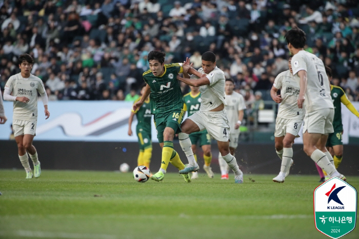 'Kim Jin-gyu, Kwon Chang-hoon, Lee Seung-woo's consecutive goals' Jeonbuk wins 3-1 over Daegu'First split round  first goal  10th place jump' 