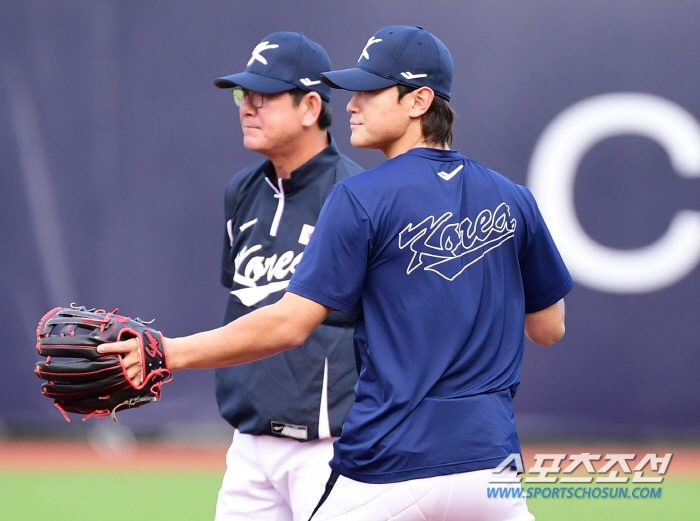 Legendary Shortstop Coach 'Special One Point Lesson' Kim Do-young Grows More in the National Team