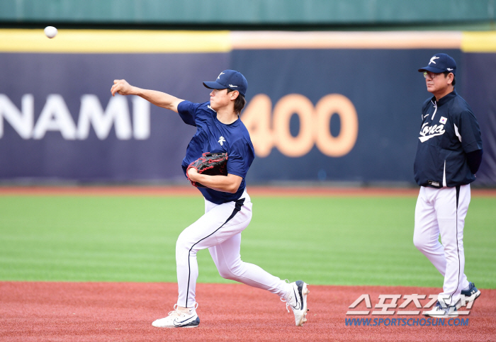 Legendary Shortstop Coach 'Special One Point Lesson' Kim Do-young Grows More in the National Team