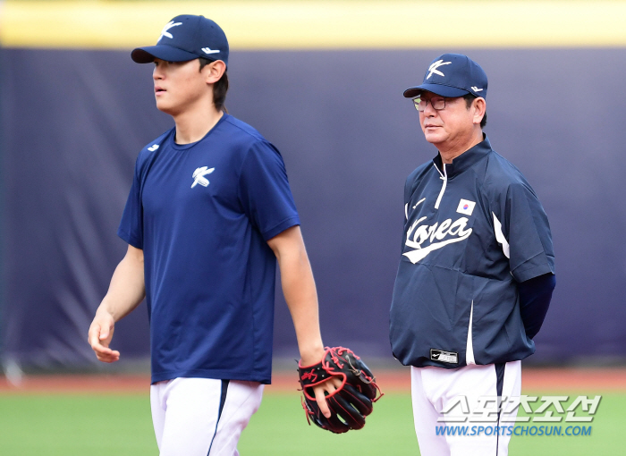 Legendary Shortstop Coach 'Special One Point Lesson' Kim Do-young Grows More in the National Team