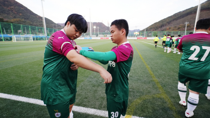 'The Strongest Footballer' Jeju, the first winner of the Special Olympics Korea-K League Unified Cup'