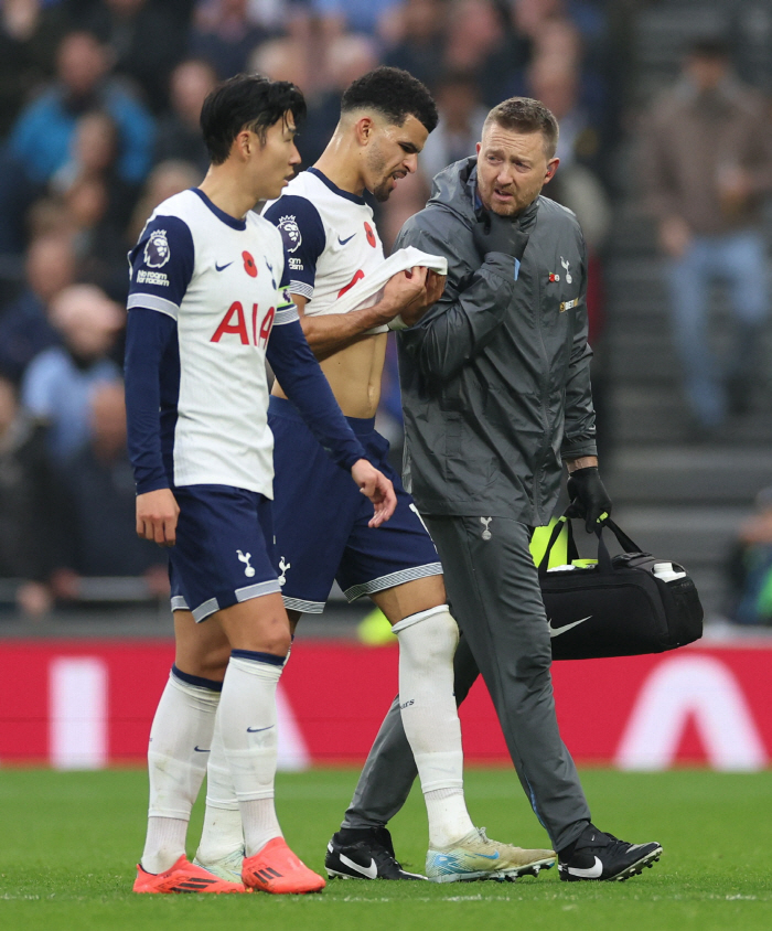 Tottenham disgraced EPL home 5 consecutive first runs humiliated, ending the first half with 0-2 behind Ipswich