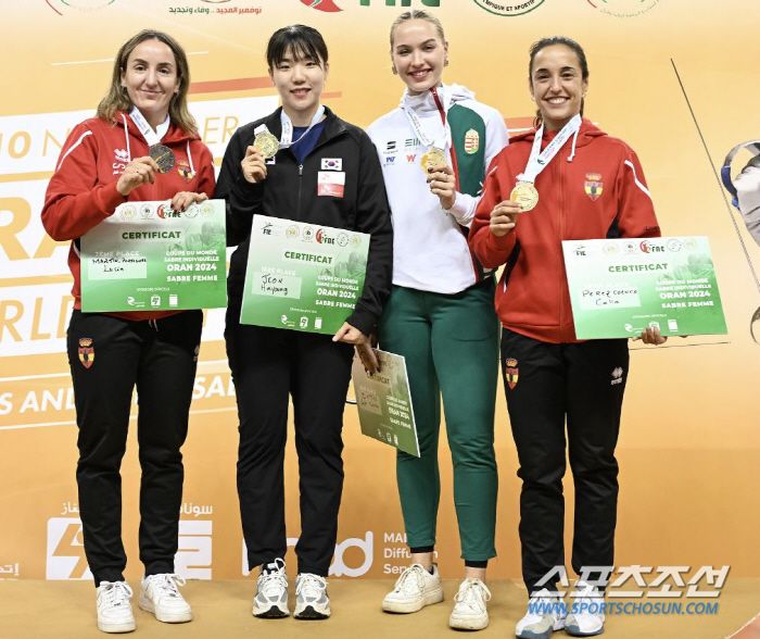 女, you've done it! Algeria World Cup individual match first 金!