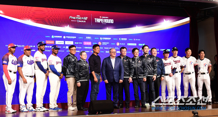 He didn't disclose the selection, but the event progress was also messed up. 'Why did you call him if he was going to do this?' Director Ryu Joong-il was angry ahead of the match against Taiwan because 