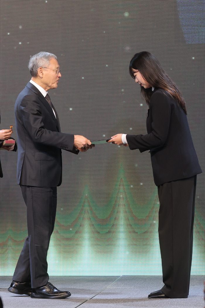 ''Paris Archery Award' by Lim Si-hyun, Korea's Sports Award...'Fencing Avengers'Kim Jun-ho Cheongryong X'Disabled 女 Athletics Legend' Jeon Min-jae Maeng-ho