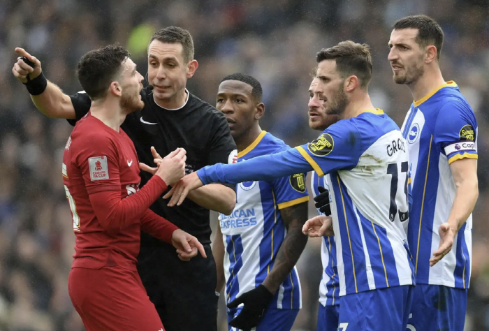 Shock 'A bigger problem than misjudgment'The fairness controversy broke out! EPL Referee Controverses 'Liverpool  Klopp' Abusive Video →'Investigating...Suspension of duties'