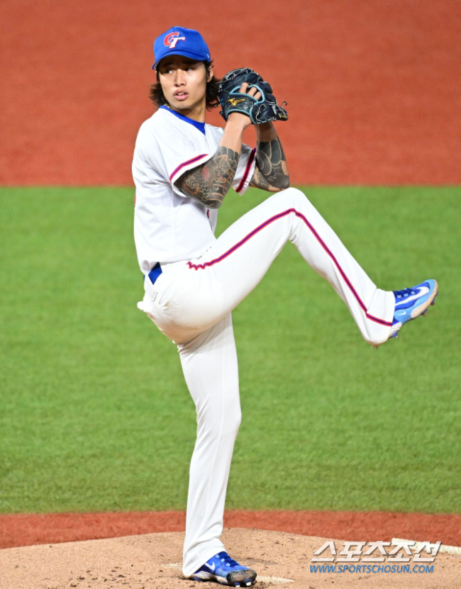 Taiwan's starting pitcher, who sounded like Ryu Joong-il, is the coach of Taiwan-player Lee Dong-sung 'Best pitcher in the team'