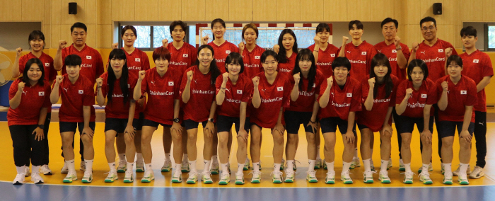 The 女 handball team in crisis will play again, and Lee Gye-cheong-ho will start training in preparation for the Asian Championship in December