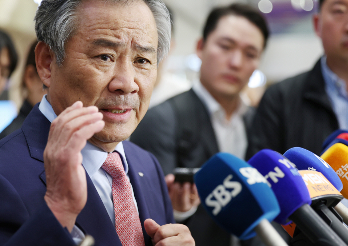 Chairman Lee Ki-heung, who did not talk much, expressed his intention to serve three consecutive terms in the near future...Not even 1% of the allegations of misconduct in the National Assembly were agreed upon.'