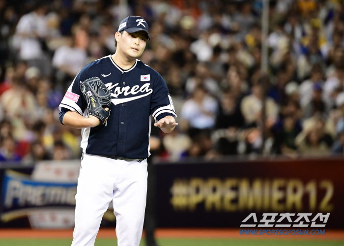 Choi Ji-min, who pitched bravely despite boos from Taiwanese fans, pitched two scoreless ⅔ against Taiwan (Taiwan Field)