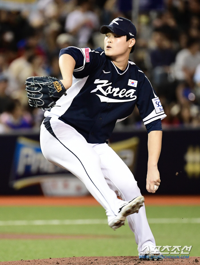 Choi Ji-min, who pitched bravely despite boos from Taiwanese fans, pitched two scoreless ⅔ against Taiwan (Taiwan Field)