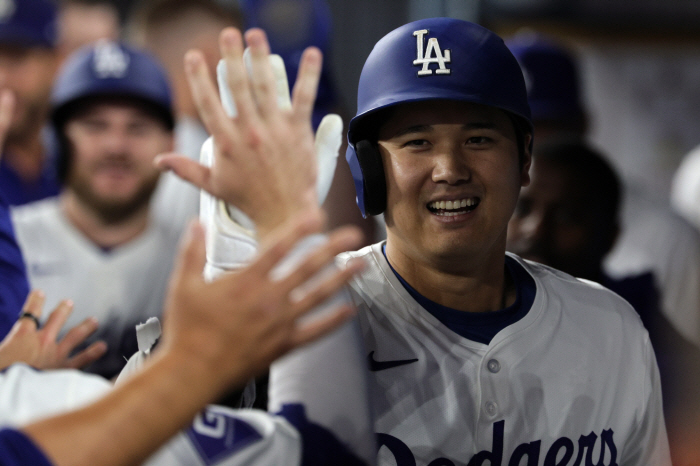 'First-first-first' Third Silver Slugger Ohtani changed the league and booked the third MVP...I write history even in the season of awards