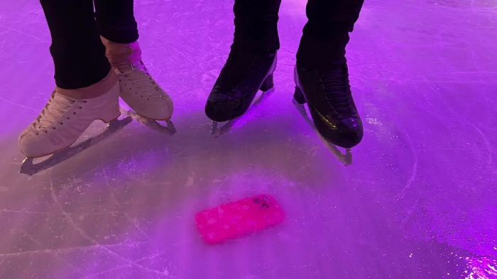 Freezing on the ice rink floor 'iPhone', what's the story?