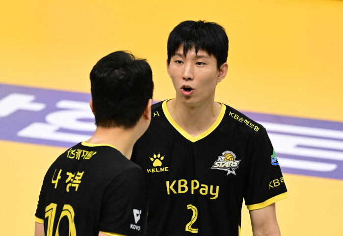 Hwang Taek's effect is certain, but Na Kyung Bok? Head coach's concerns 'I was shaken by the reception.' 