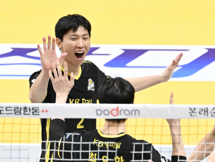 Hwang Taek's effect is certain, but Na Kyung Bok? Head coach's concerns 'I was shaken by the reception.' 