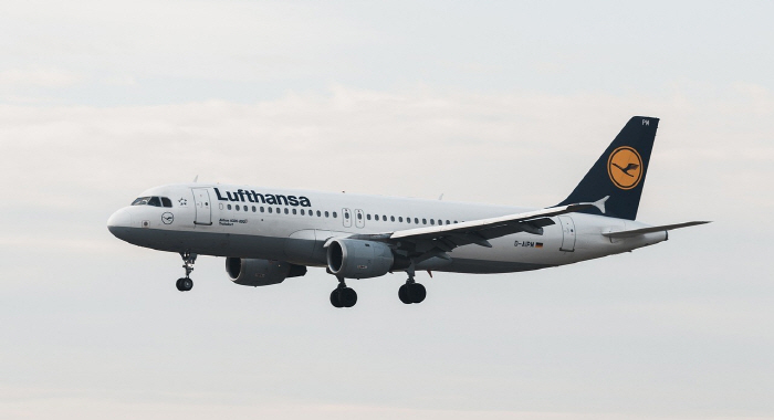 Lufthansa plane injured 11 passengers and crew members due to turbulence