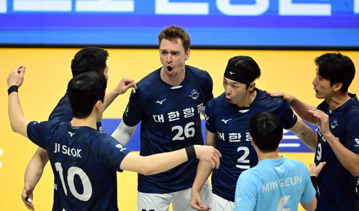 The national setter effect? 'Winning foreigners' with wings! 'Maxim  Kim Min-jae 35 points joint venture'Korean Air wins KB and 2R's refreshing first win 