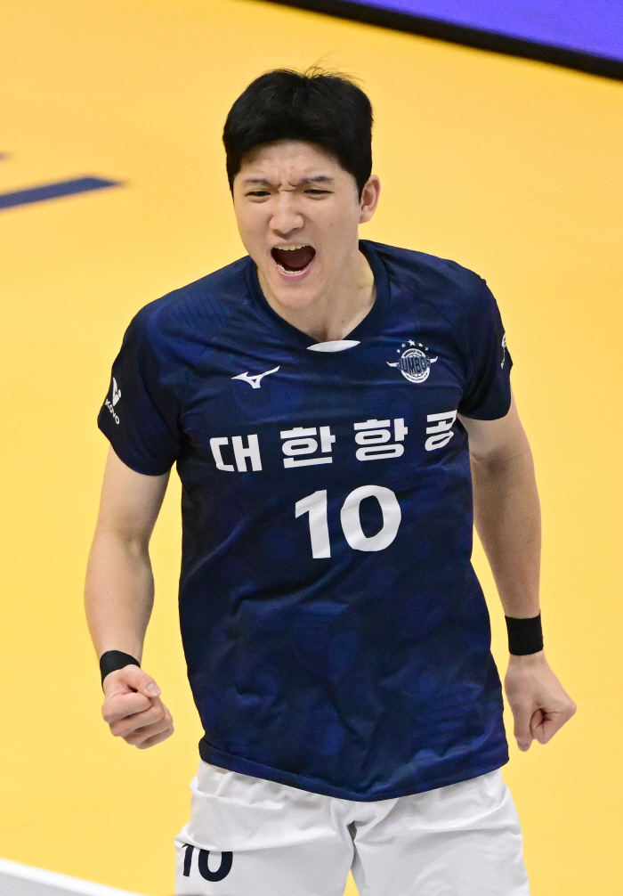 The national setter effect? 'Winning foreigners' with wings! 'Maxim  Kim Min-jae 35 points joint venture'Korean Air wins KB and 2R's refreshing first win 