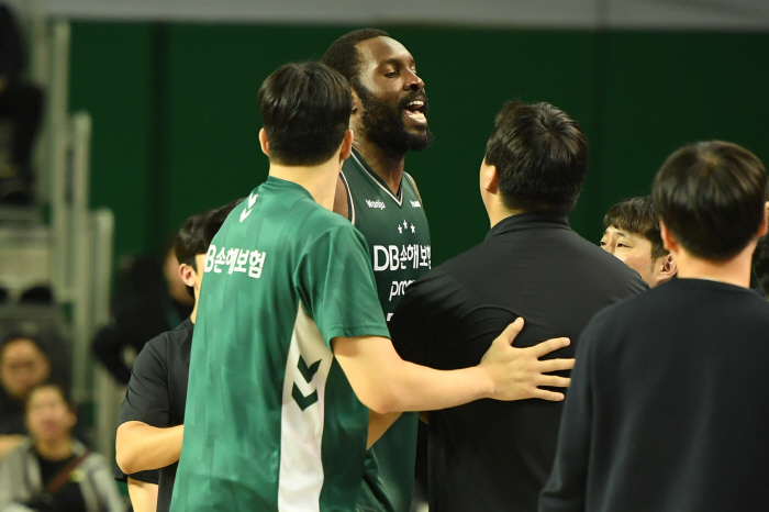 A shaky criterion for the DB-SK match. KBL sent an official letter to exclude certain referees 'Kim Young-hyun Kim Si-rae Onuaku Foul, all with sincerity'DB'