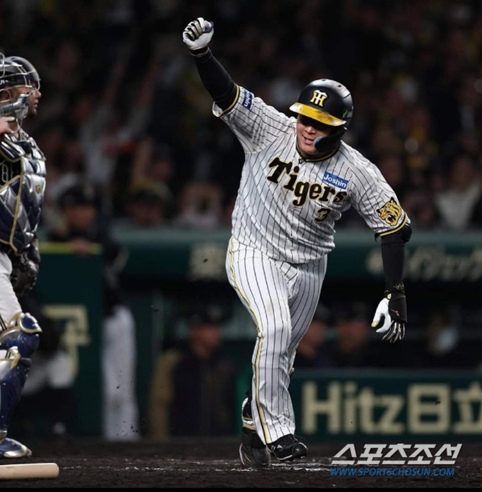 Will Hanshin's No. 4 hitter really move to Yomiuri after leaving behind '4 years-14.6 billion won'? 