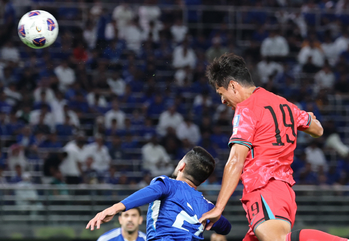  Oh Se-hoon scored the first goal of the header → It was a shame to cancel the additional goal after 2 minutes, 'Hong Myung-bo' 1-0 lead 中