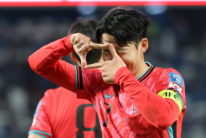 'I am the captain of the Republic of Korea' Son Heung-min scored his 50th A-match goal, 'Legend' alongside Hwang Sun-hong