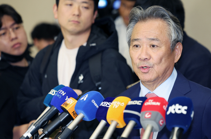 ''Declaring to run for the third term' Chairman Lee Ki-heung''IOC is quite a concern...I feel like I'm going to go to the consultation stage with the government.'