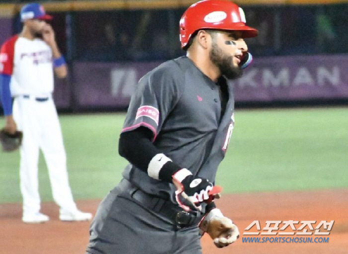 'Eight of Promise'Juan Perez's come-from-behind full base shot Mexico, 8-6 come-from-behind victory over the Netherlands, re-sustaining. Group A will decide the 2 teams going to Japan tomorrow. 