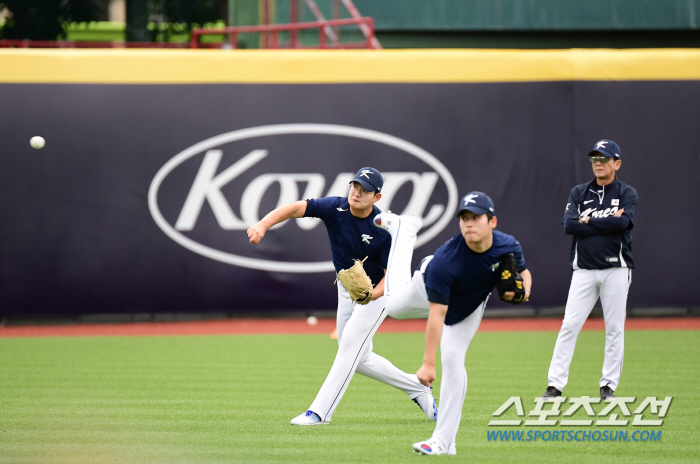 'I have another question' Kim Seo-hyun, who regained his confidence, finds coach-seniors and asks questions again 