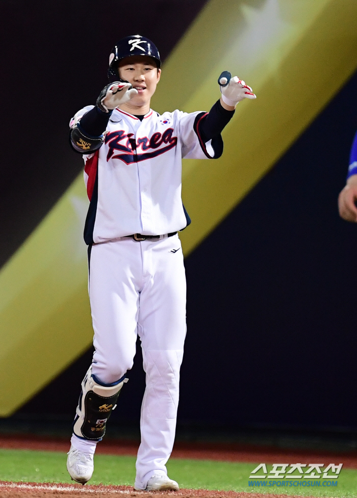 'Kim Do Young, 3 hits, 2 home runs, 5 RBIs, a one-man show!' Ryu Joong Il-ho, Cuba 84 Breakdown 'Premier 12 First Win'