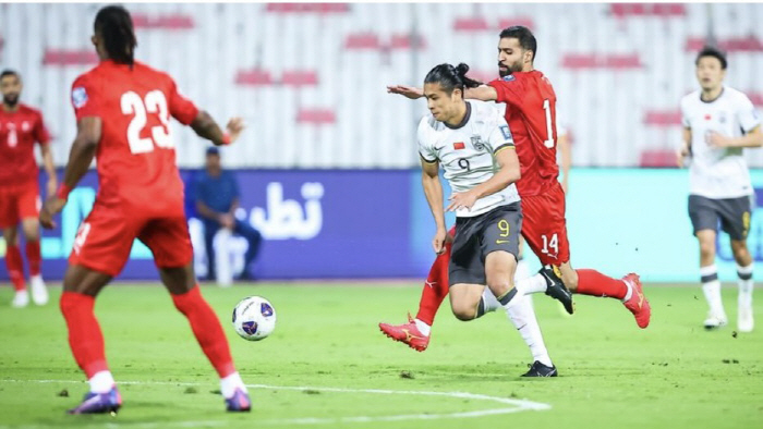 China's twist! 'Jang Winning Theater goal in the 44th minute of the second half' beat Bahrain 1-0 and won 2 consecutive games...Tied with No. 2 Australia, he saved his hopes of advancing to the World Cup