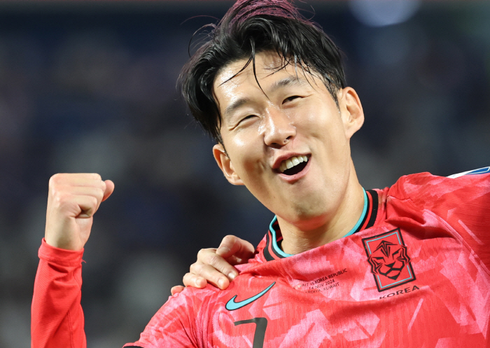 'A Match's 50th Goal'Son Heung-min'Glory shoulder to shoulder with seniors, 100% in the next match' 