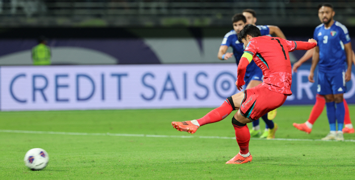 'A Match's 50th Goal'Son Heung-min'Glory shoulder to shoulder with seniors, 100% in the next match' 