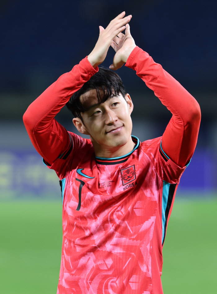 'A Match's 50th Goal'Son Heung-min'Glory shoulder to shoulder with seniors, 100% in the next match' 