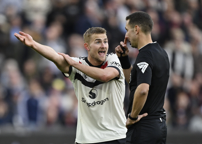 Shocking! During Tottenham's game, the referee confirms the reservation for the 'drug party' Controversial referee, even a ghost story