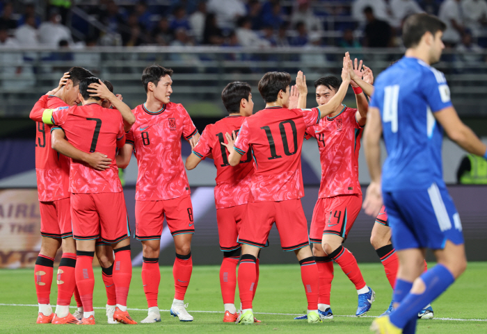 Son Heung-min's 50th A-match goal  Oh Se-hoon and Bae Jun-ho's consecutive goals  Lee Hyun-joo and Lee Tae-seok's debut'South Korea's 3-1 complete victory over Kuwait'4 consecutive wins  Group B lead'