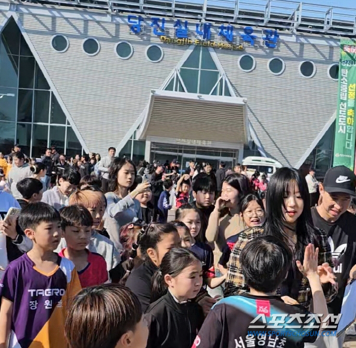 Are you Shin Yubin?' President Cho's appearance at Dangjin Youth Table Tennis Festival