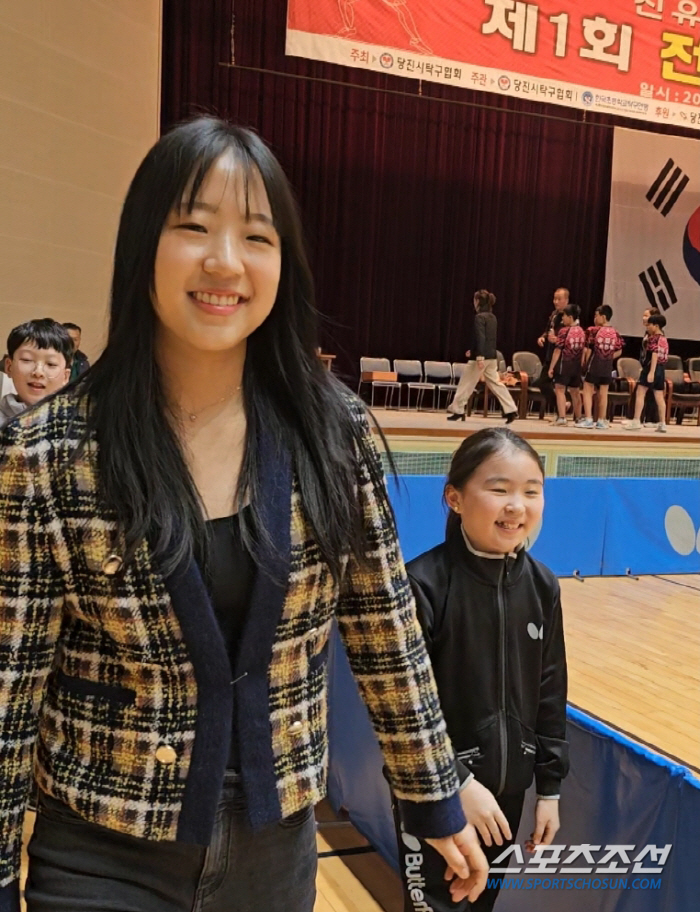 Are you Shin Yubin?' President Cho's appearance at Dangjin Youth Table Tennis Festival