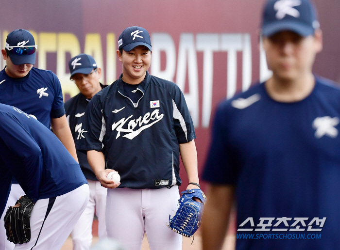 Can't you be forced to play against Dominica?' Jung Hae-young, Choi Ji-min, Lee Young-ha forgets the pain of the Korea-Japan war and tries a new challenge 