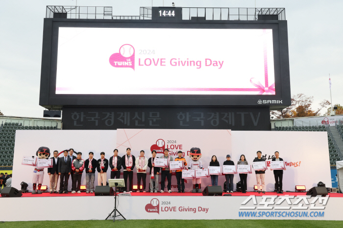 'I put a mat on the ground of Jamsil Stadium.' I even watched the performance and went on a talk show with the athletes. Up to 5.2 billion FA attended 'Love Giving Day' ended successfully