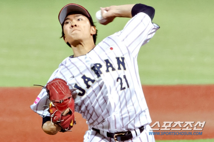 'Korea's Desperate... He was defeated by KK Cuba 6-7 Japan in the ninth inning with one out and a full base. Taiwan is also leading the group 8-2 for the fourth consecutive win in Japan. 