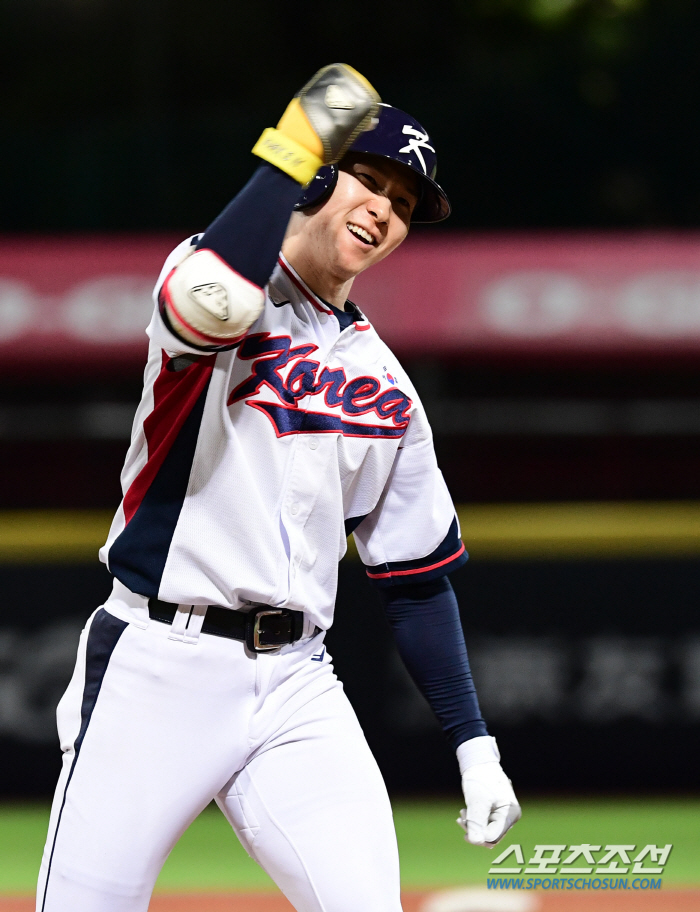 Park Sung-han's roar! Two-run turnaround final hit that saved the national baseball team with two outs in the bottom of the eighth inning (Taiwan Field)