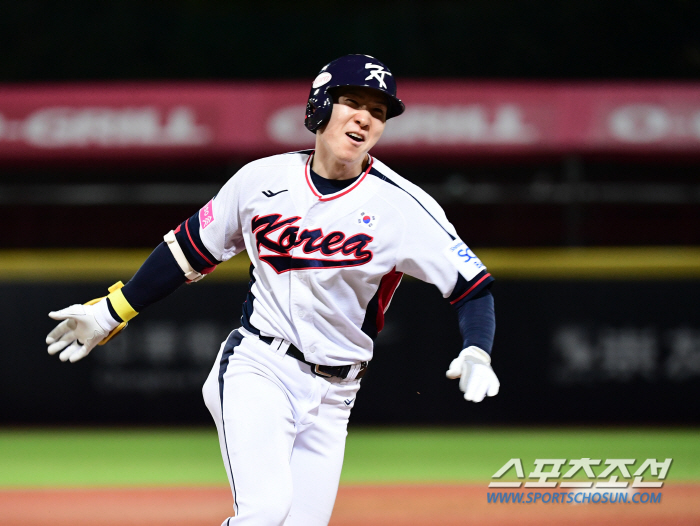 Park Sung-han's roar! Two-run turnaround final hit that saved the national baseball team with two outs in the bottom of the eighth inning (Taiwan Field)