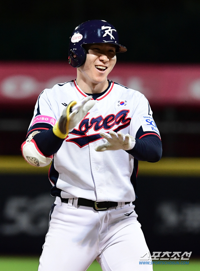 Park Sung-han's roar! Two-run turnaround final hit that saved the national baseball team with two outs in the bottom of the eighth inning (Taiwan Field)