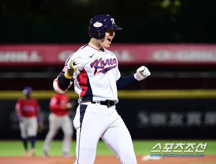 Park Sung-han's roar! Two-run turnaround final hit that saved the national baseball team with two outs in the bottom of the eighth inning (Taiwan Field)